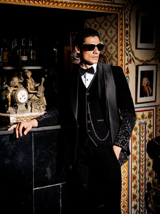 SALEM BLACK REGENT TUXEDO