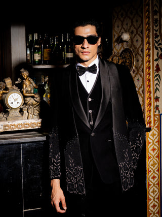SALEM BLACK REGENT TUXEDO