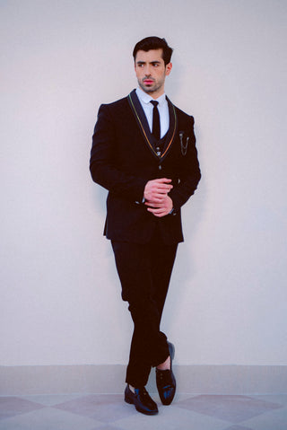 BLACK GOLDLINE TUXEDO